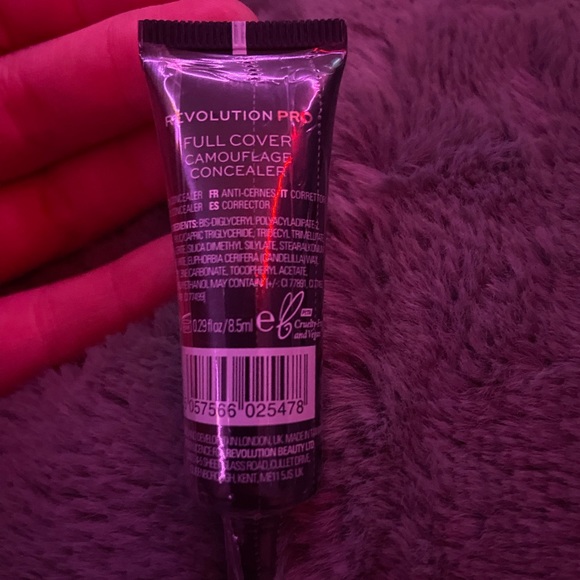 Revolution full coverage camo concealer C-2 - Picture 2 of 2